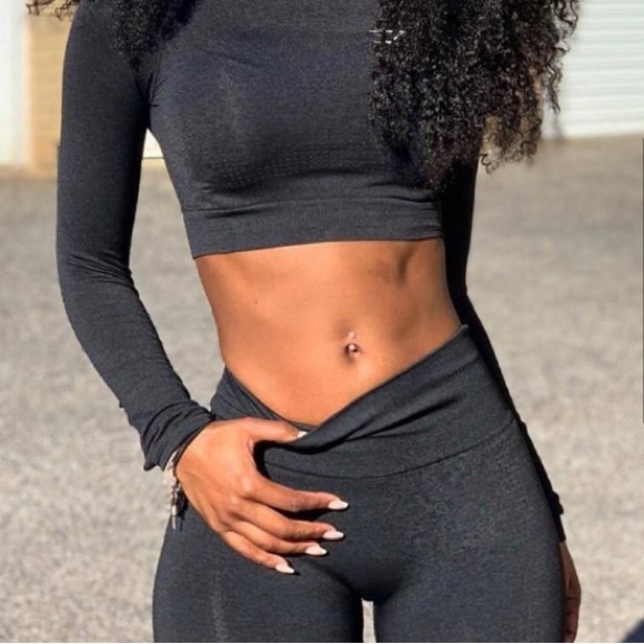 2-Piece Black Vital Seamless Leggings + Top Set - Picture 2 of 5